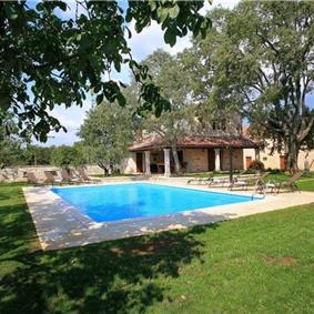 4 bedroom villa with pool near Svetvinčenat, Istria, sleeps 10
